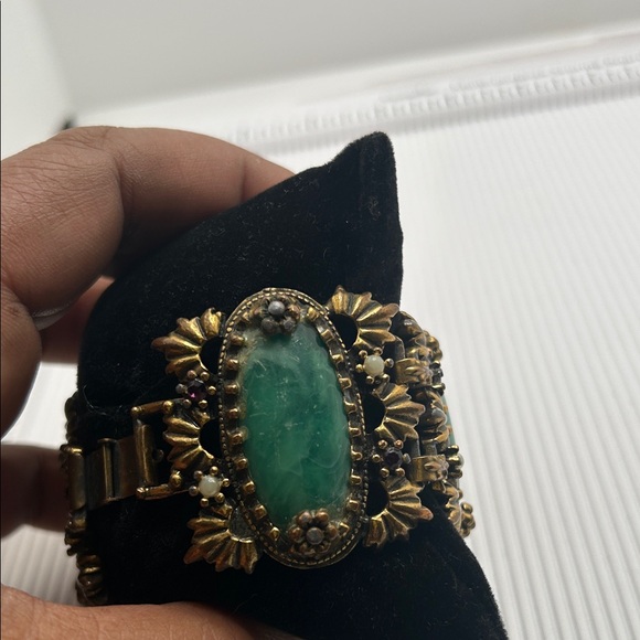 Vintage Green Lucite Stone Ornate Gold Bracelet Selro? - Picture 5 of 14